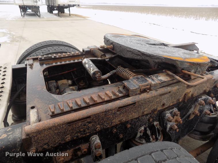 image for item DE0430 1995 Kenworth T600 semi truck