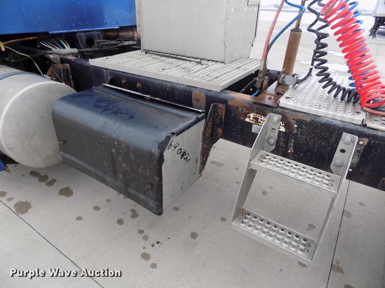 image for item DE0430 1995 Kenworth T600 semi truck