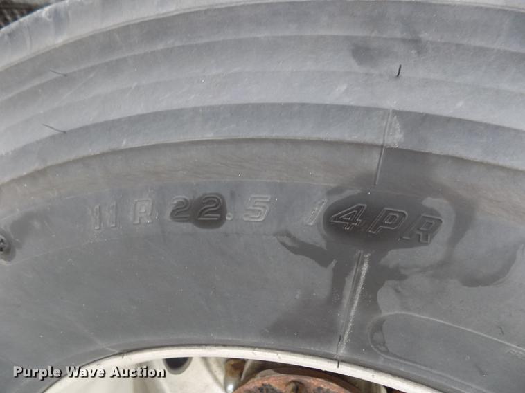 image for item DE0430 1995 Kenworth T600 semi truck