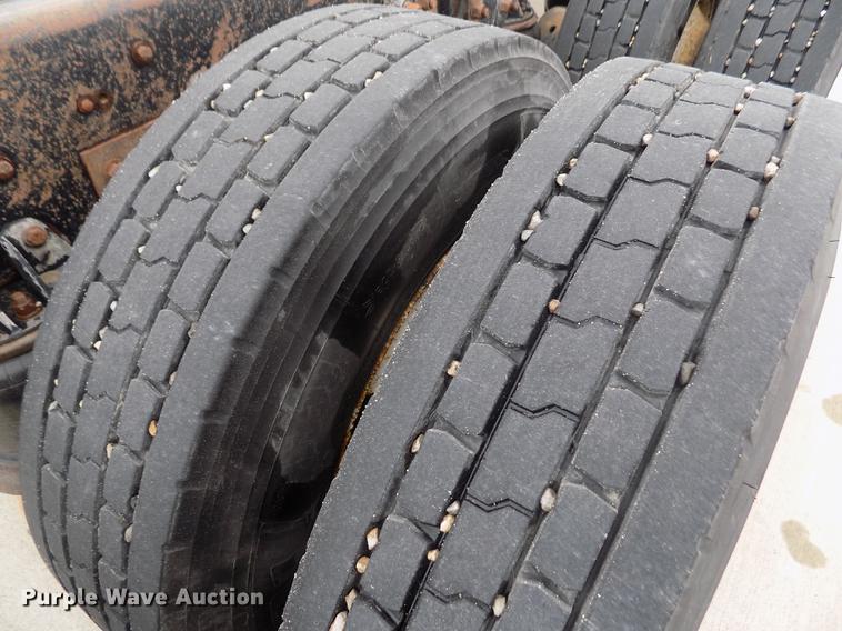 image for item DE0430 1995 Kenworth T600 semi truck