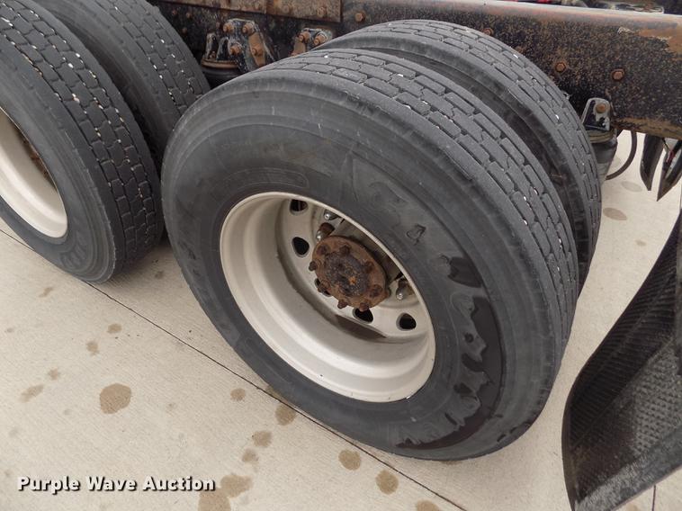 image for item DE0430 1995 Kenworth T600 semi truck