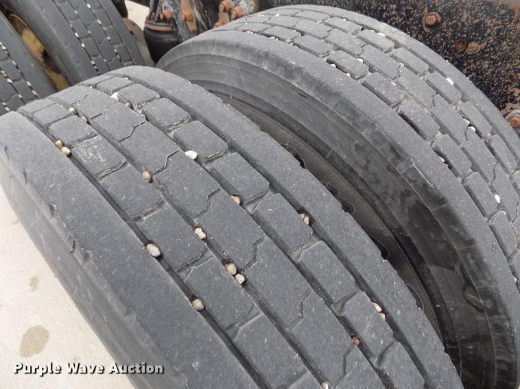 image for item DE0430 1995 Kenworth T600 semi truck