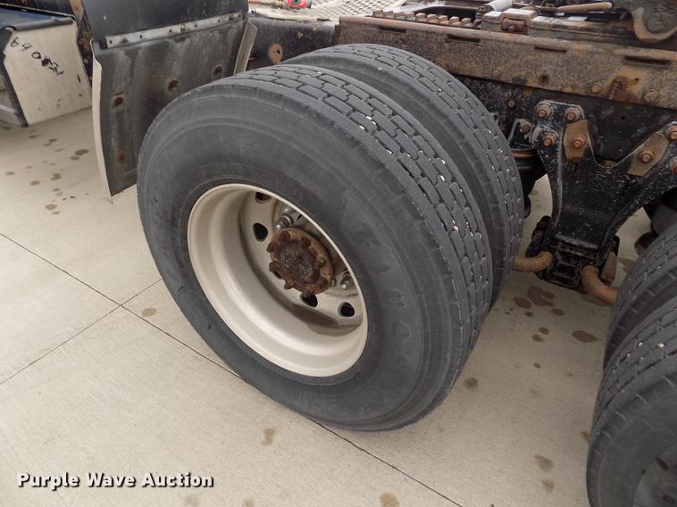 image for item DE0430 1995 Kenworth T600 semi truck