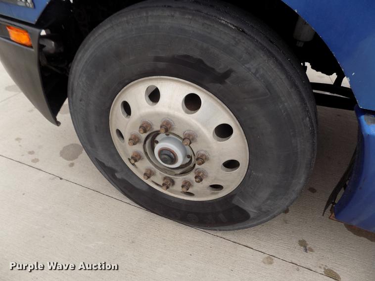 image for item DE0430 1995 Kenworth T600 semi truck