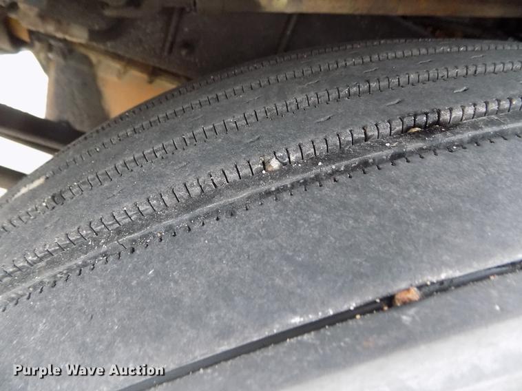 image for item DE0430 1995 Kenworth T600 semi truck