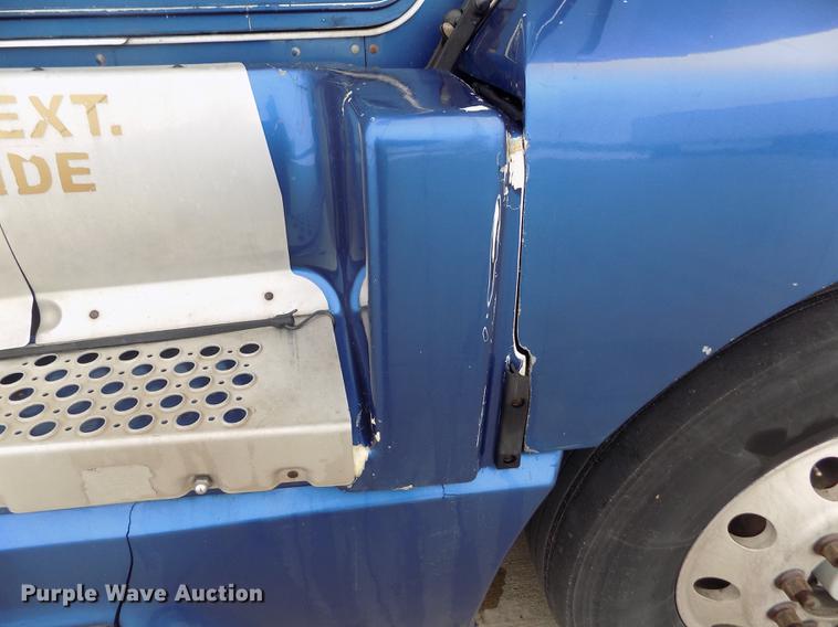 image for item DE0430 1995 Kenworth T600 semi truck