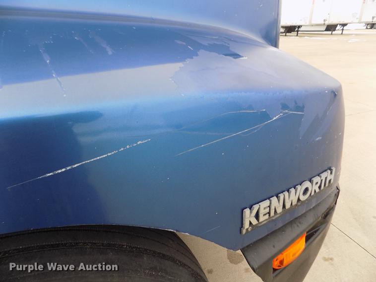 image for item DE0430 1995 Kenworth T600 semi truck