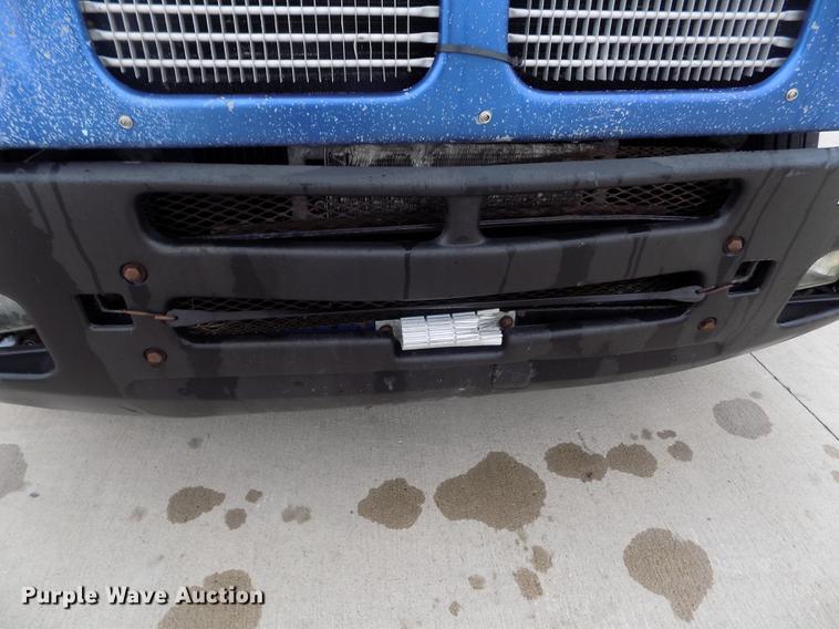 image for item DE0430 1995 Kenworth T600 semi truck