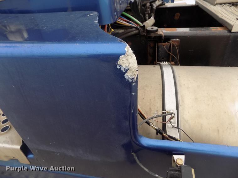 image for item DE0430 1995 Kenworth T600 semi truck