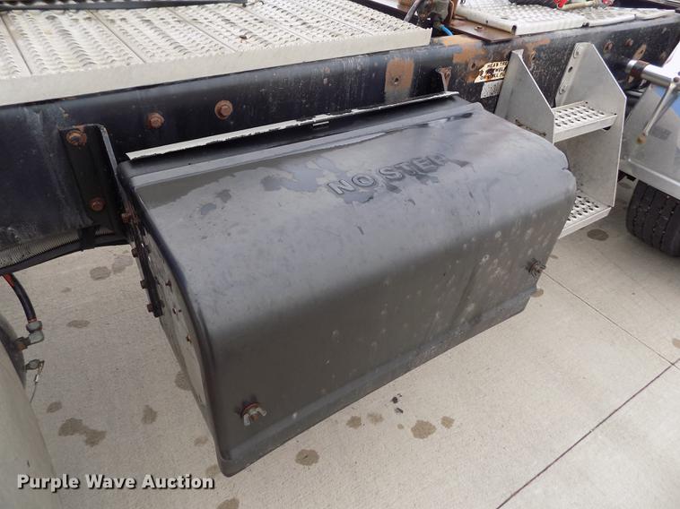 image for item DE0430 1995 Kenworth T600 semi truck