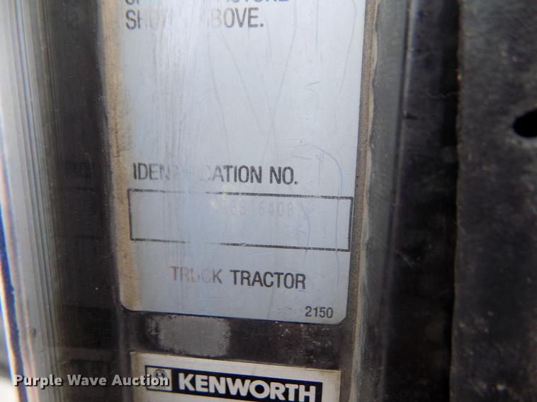 image for item DE0430 1995 Kenworth T600 semi truck