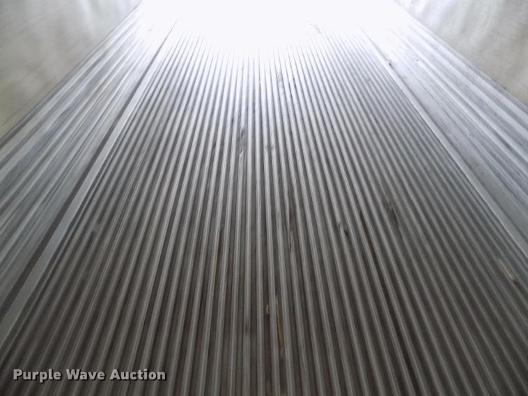 image for item DE0431 1999 Utility Trailers VS2R refrigerated van trailer