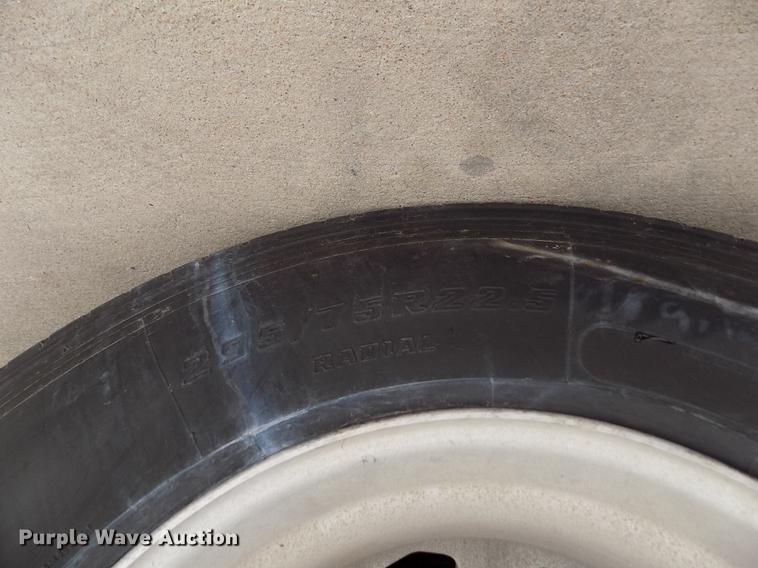 image for item DE0431 1999 Utility Trailers VS2R refrigerated van trailer