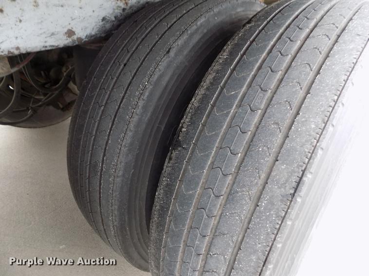 image for item DE0431 1999 Utility Trailers VS2R refrigerated van trailer