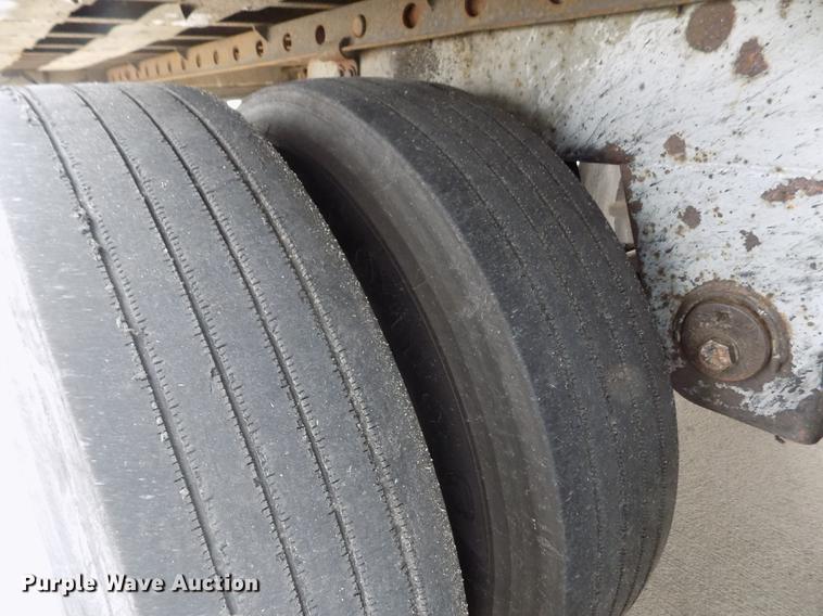 image for item DE0431 1999 Utility Trailers VS2R refrigerated van trailer