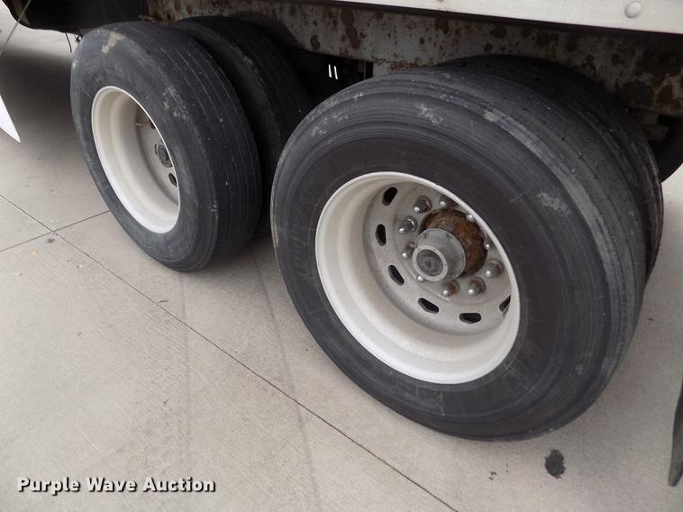 image for item DE0431 1999 Utility Trailers VS2R refrigerated van trailer