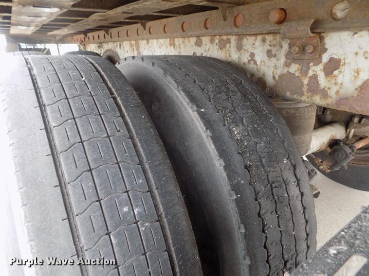 image for item DE0431 1999 Utility Trailers VS2R refrigerated van trailer