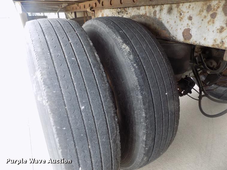 image for item DE0431 1999 Utility Trailers VS2R refrigerated van trailer