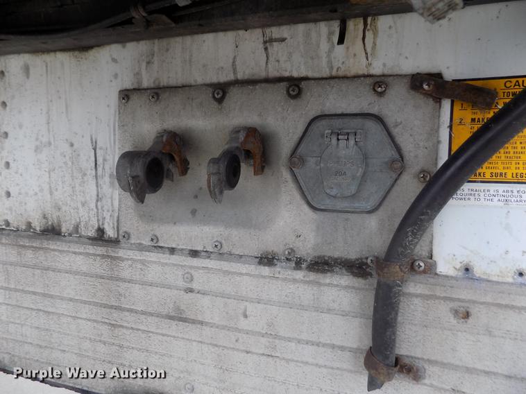 image for item DE0431 1999 Utility Trailers VS2R refrigerated van trailer