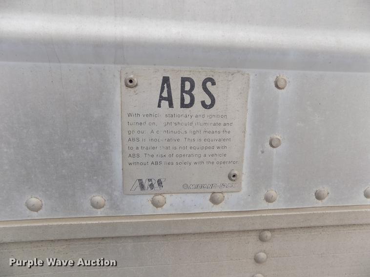 image for item DE0431 1999 Utility Trailers VS2R refrigerated van trailer