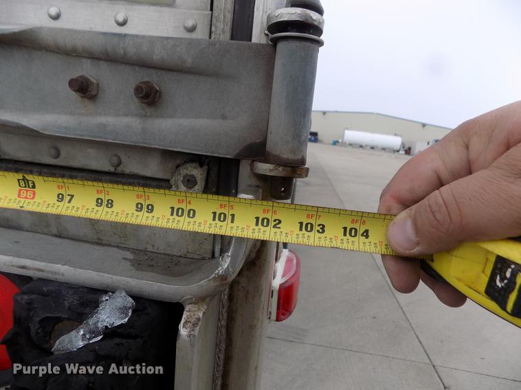 image for item DE0431 1999 Utility Trailers VS2R refrigerated van trailer