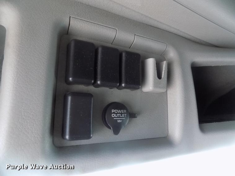 image for item DE0432 2008 Volvo VNL semi truck