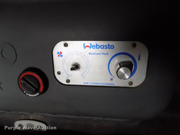 image for item DE0432 2008 Volvo VNL semi truck