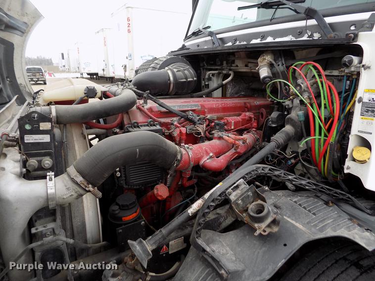 image for item DE0432 2008 Volvo VNL semi truck