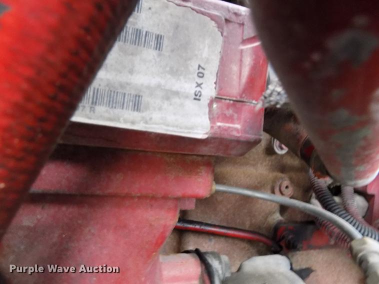 image for item DE0432 2008 Volvo VNL semi truck