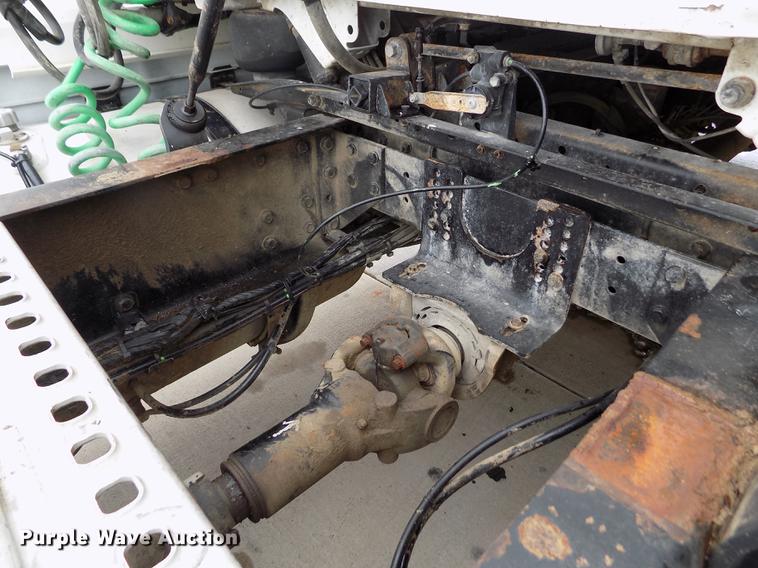 image for item DE0432 2008 Volvo VNL semi truck