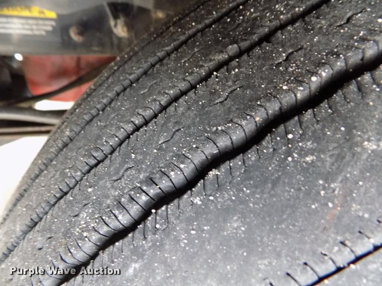 image for item DE0432 2008 Volvo VNL semi truck