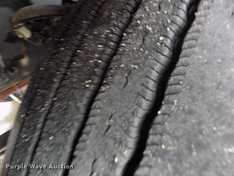 image for item DE0432 2008 Volvo VNL semi truck