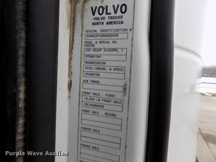 image for item DE0432 2008 Volvo VNL semi truck