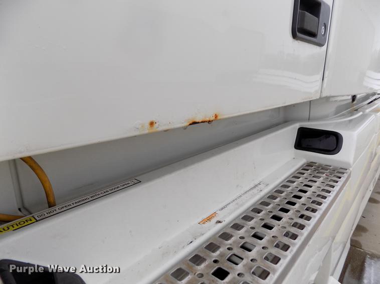 image for item DE0432 2008 Volvo VNL semi truck