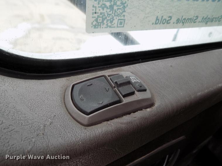 image for item DE0436 2007 Kenworth T600 semi truck