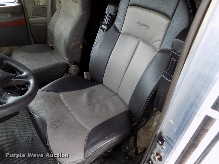 image for item DE0436 2007 Kenworth T600 semi truck