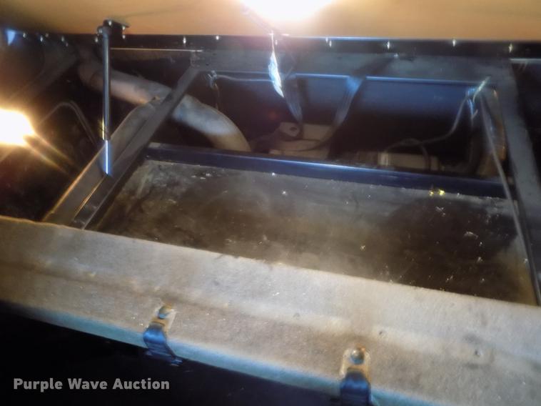 image for item DE0436 2007 Kenworth T600 semi truck