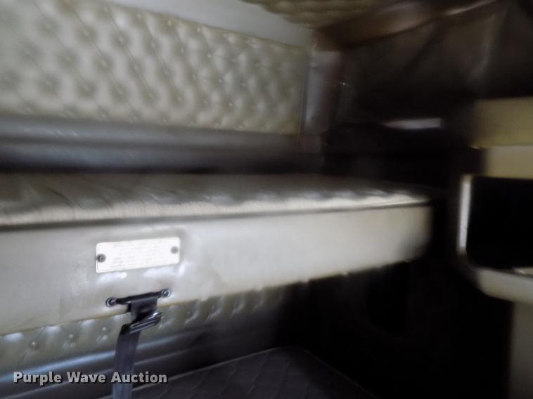 image for item DE0436 2007 Kenworth T600 semi truck