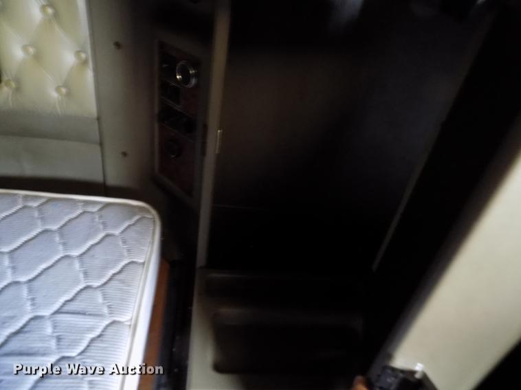 image for item DE0436 2007 Kenworth T600 semi truck