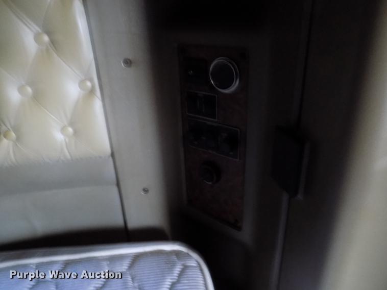 image for item DE0436 2007 Kenworth T600 semi truck