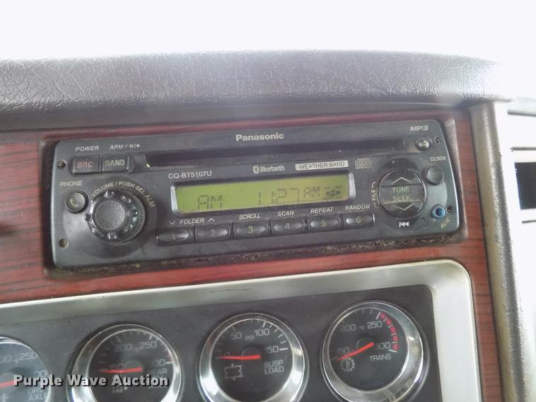 image for item DE0436 2007 Kenworth T600 semi truck