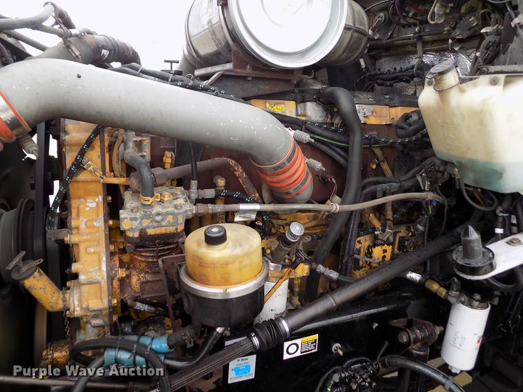 image for item DE0436 2007 Kenworth T600 semi truck