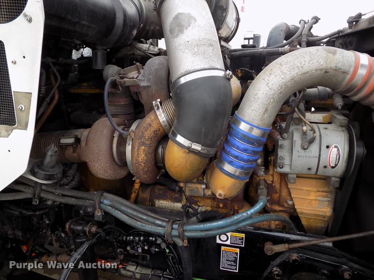 image for item DE0436 2007 Kenworth T600 semi truck