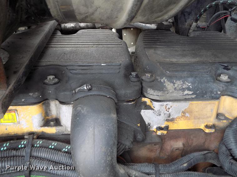 image for item DE0436 2007 Kenworth T600 semi truck