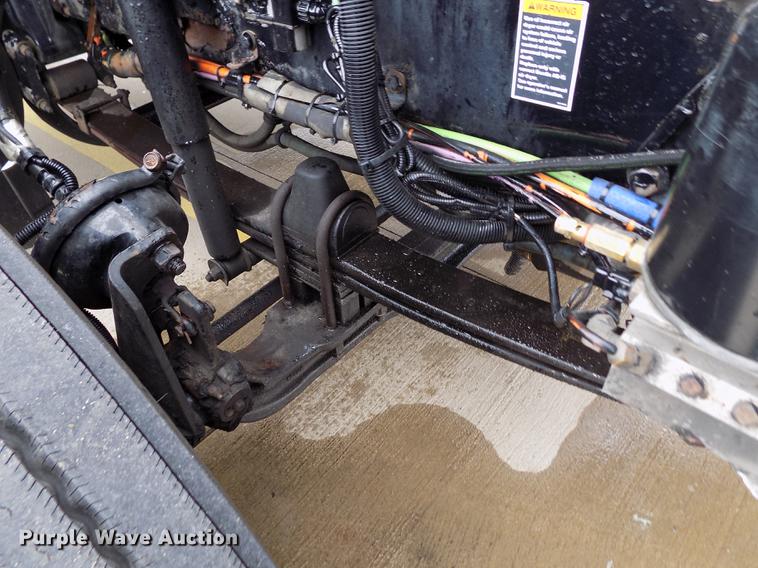 image for item DE0436 2007 Kenworth T600 semi truck