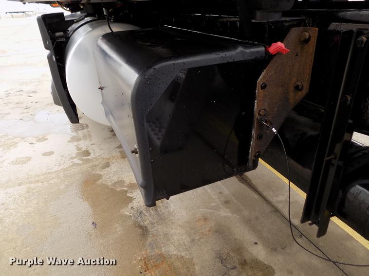 image for item DE0436 2007 Kenworth T600 semi truck