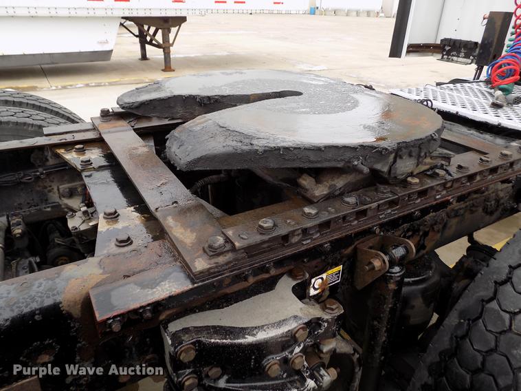 image for item DE0436 2007 Kenworth T600 semi truck