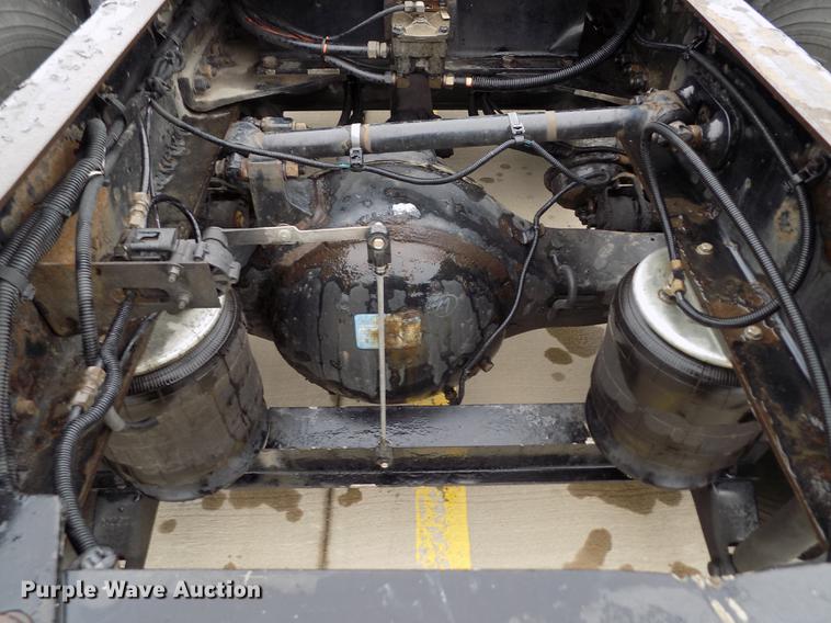 image for item DE0436 2007 Kenworth T600 semi truck