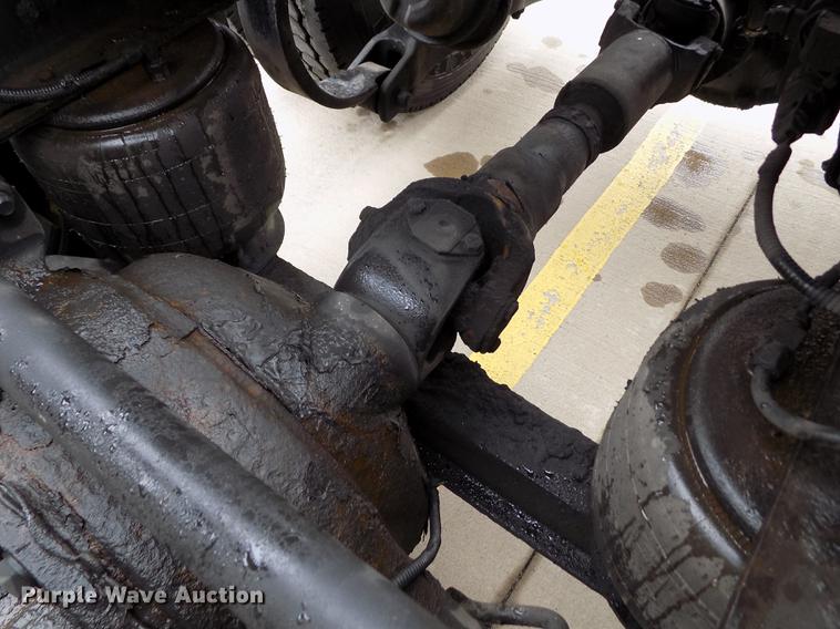 image for item DE0436 2007 Kenworth T600 semi truck