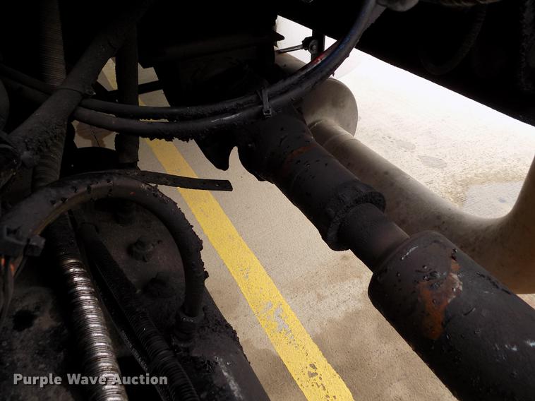 image for item DE0436 2007 Kenworth T600 semi truck